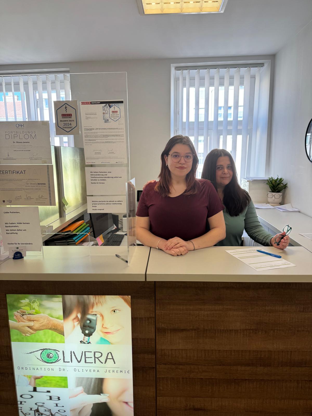 Unsere Assistentinnen: Jana und Dragana